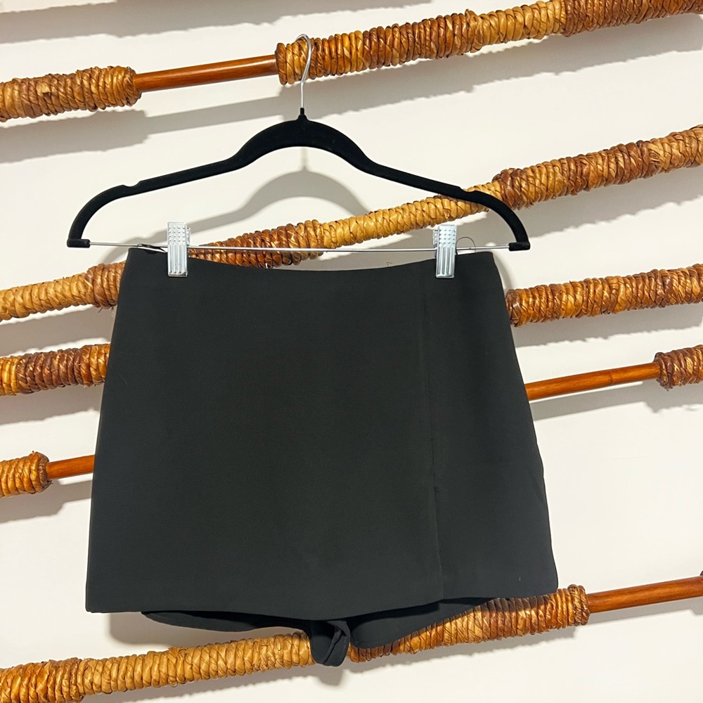 Amanda Uprichard Black Skorts with Elegant Design
